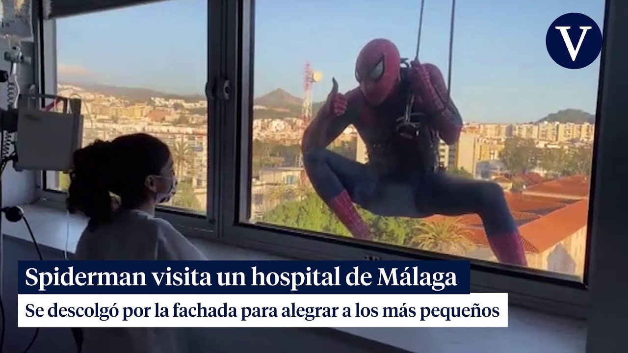 Spiderman visita un hospital de Málaga para alegrar a los más pequeños