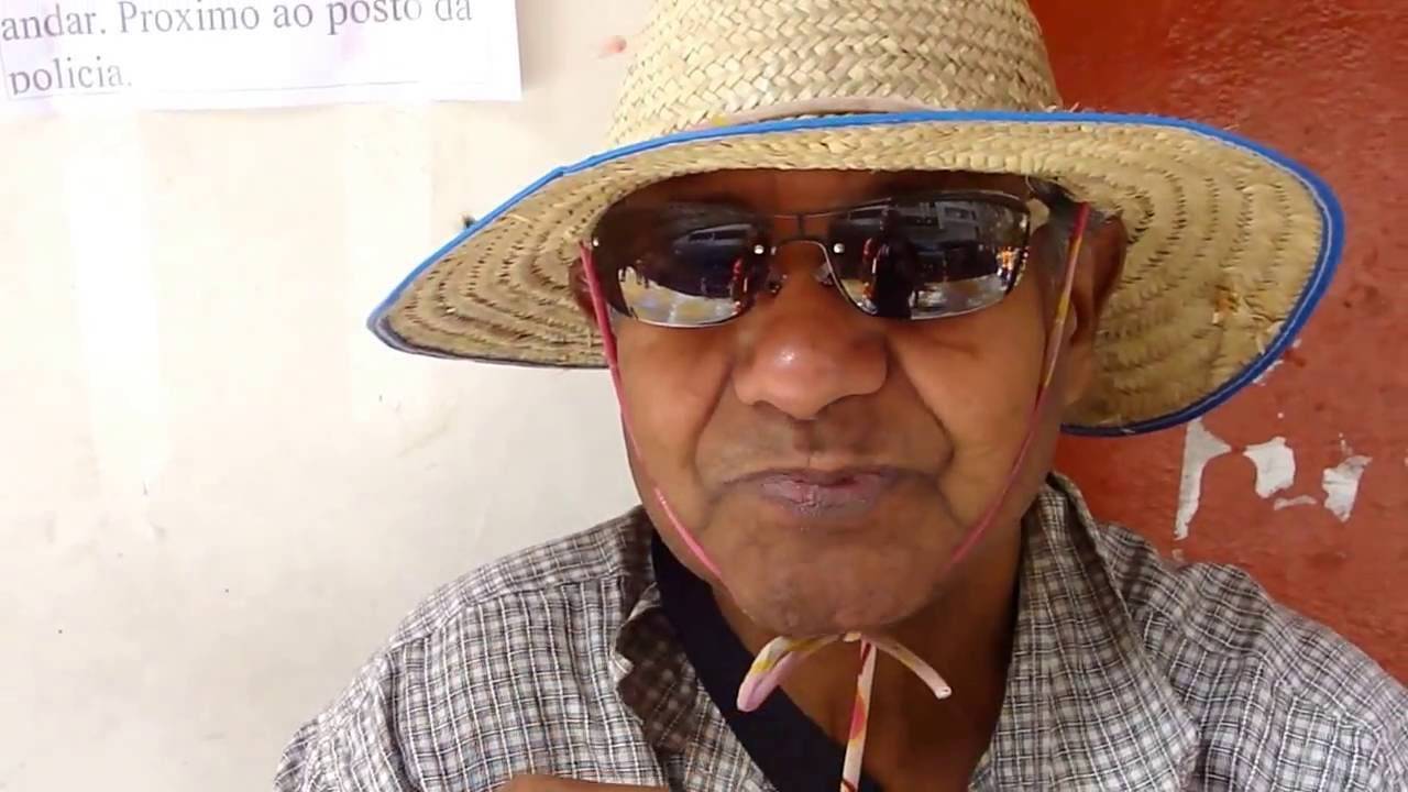ZÉ DA FOLHA, ARTISTA POPULAR DE RUA EM PORTO ALEGRE-RS. Pelo Mundo com Donato Heinen