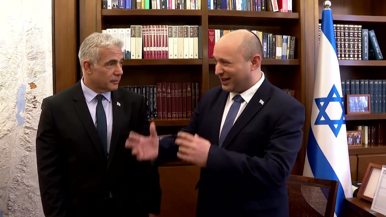 כניסת שר החוץ וראש הממשלה הנכנס, יאיר לפיד, ללשכת ראש הממשלה