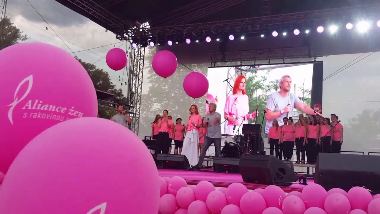 Avon Pochod 2018 - hymna: You Raise Me Up (I. Pazderkov&aacute;, H. Holi&scaron;ov&aacute;, V. Noid B&aacute;rta, D. Deyl)