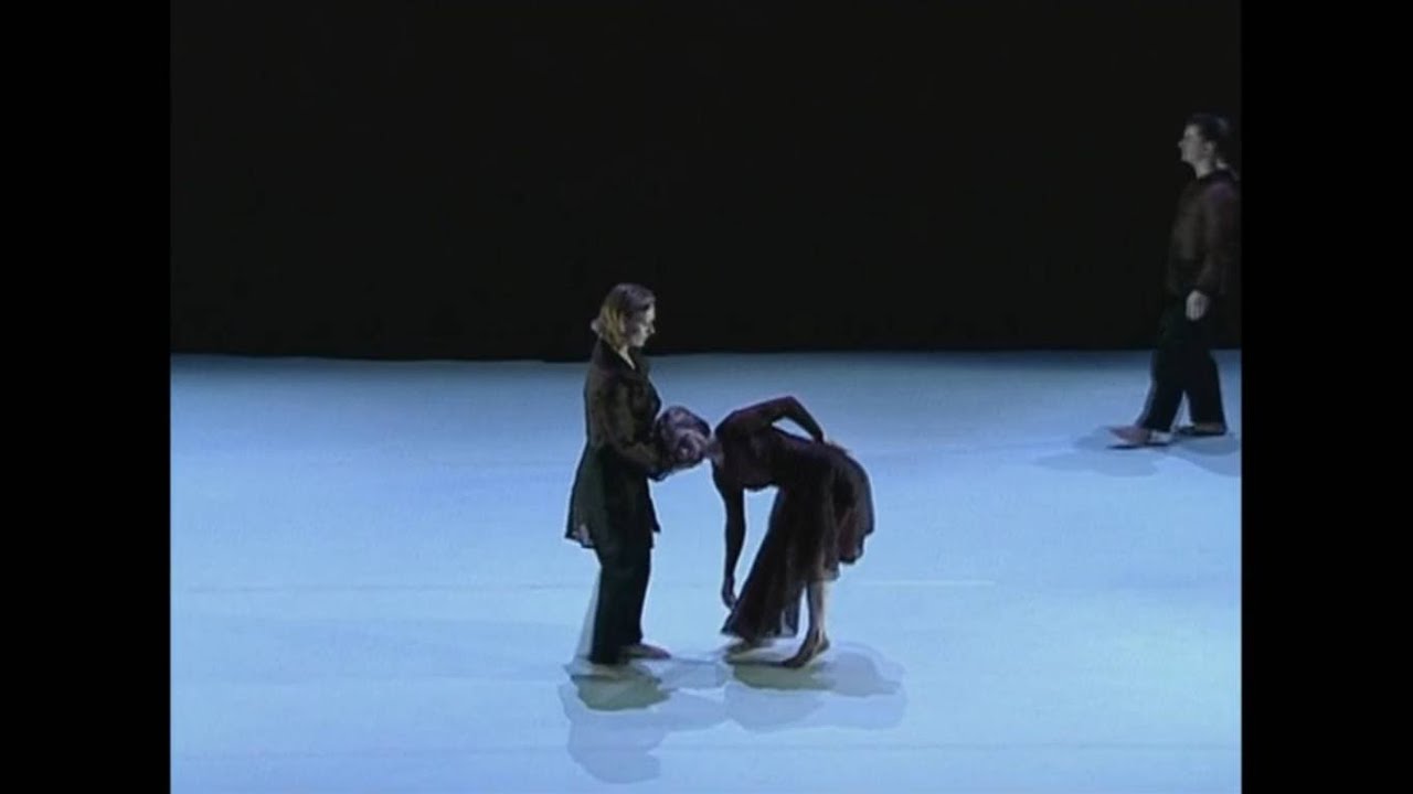 Oyfn Veg Shteyt A Boym אױפן װעג שטײט א בױם - Dance performance - Yom HaShoah יום השואה