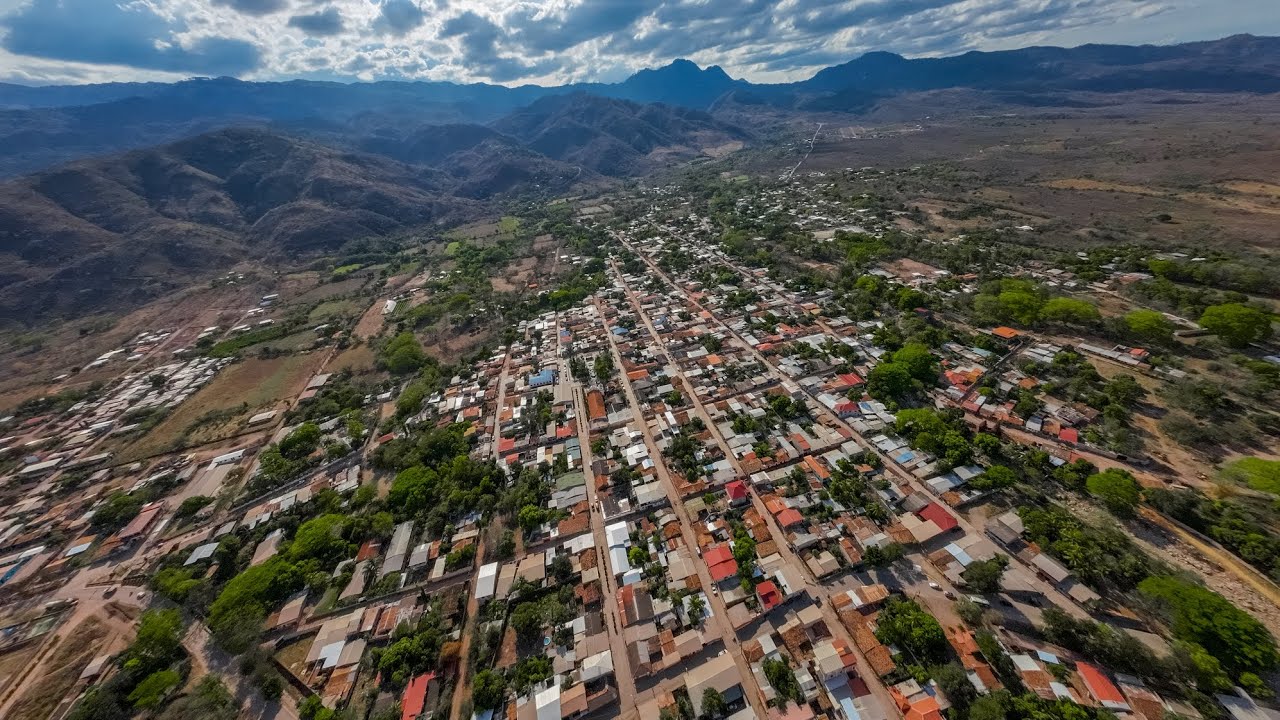 200 metros de altura sobre Ajuterique | Comayag&uuml;a