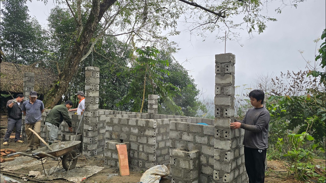 Thanh helped with construction,carrying bricks and harvesting cauliflower with the old woman to sell
