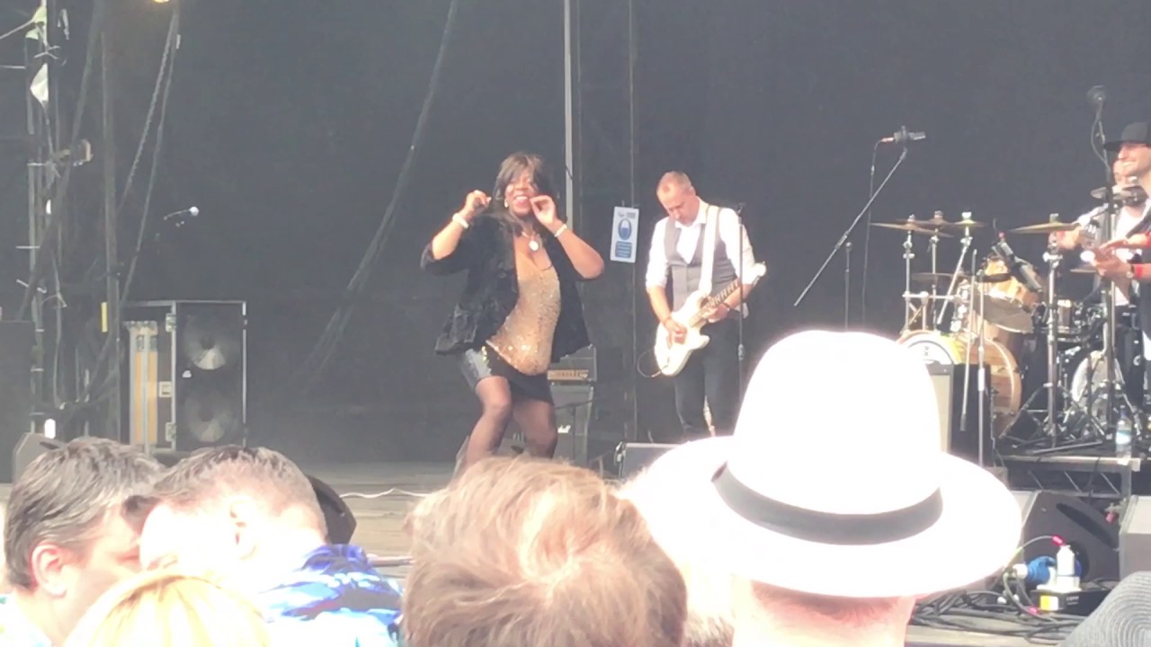 Jaki Graham Set Me Free - live Let's Rock Norwich June 2017