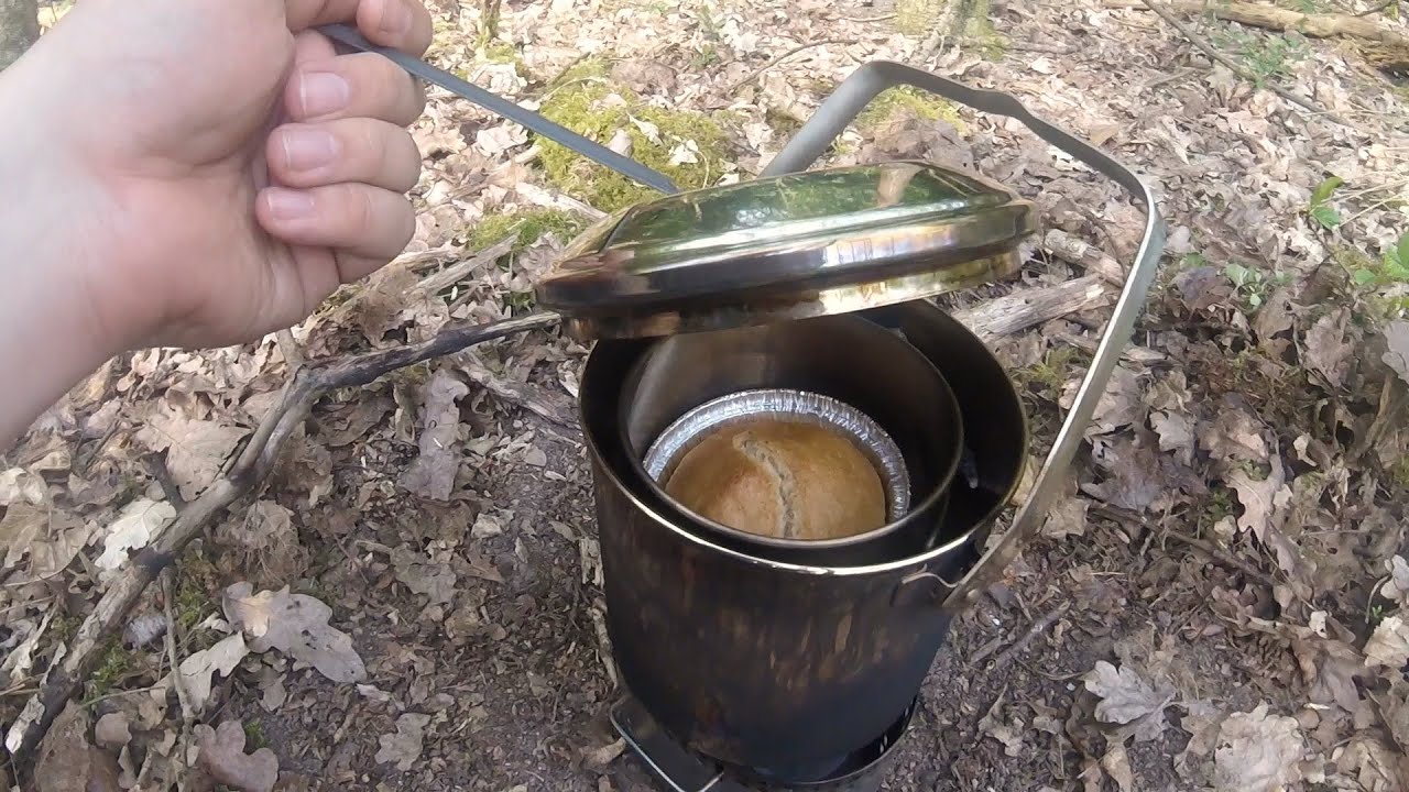 Backpacking food: how to make (yeast) bannock bread rolls in a billy can (video recipe)
