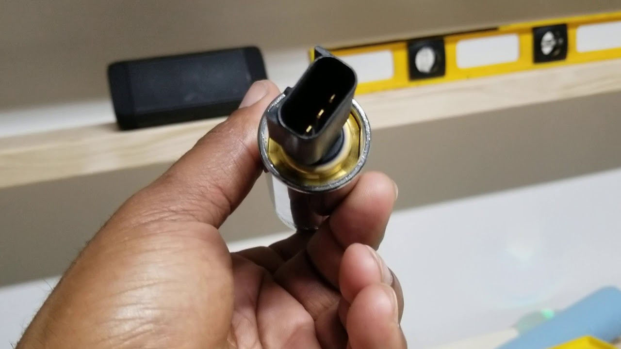 2006 Jeep Commander Limited 5.7 Hemi - Oil Sensor Switch location.