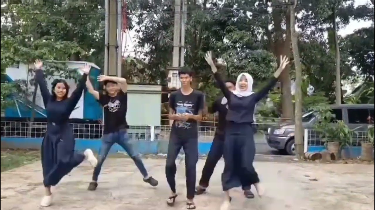 tugas ppkn kelas IX-B  'kaulinan barudak' 