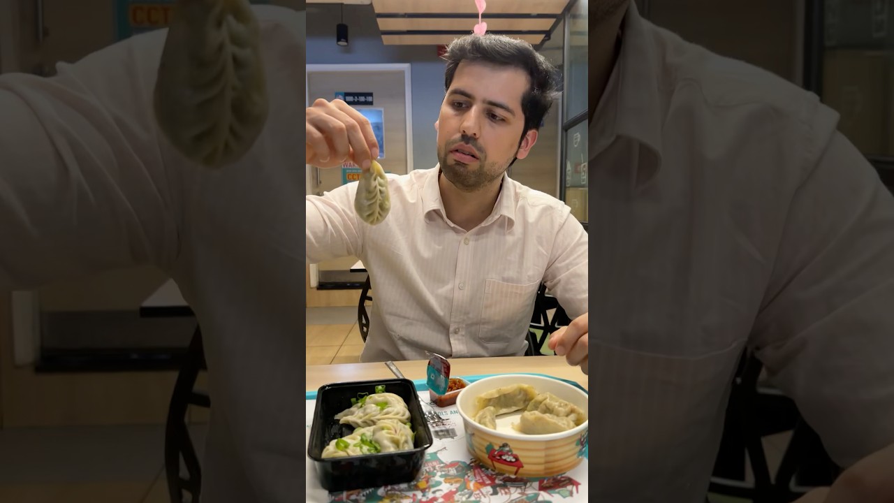 Momo War 🥟 Hong&rsquo;s Kitchen vs Chinese Wok || Konse better hai?