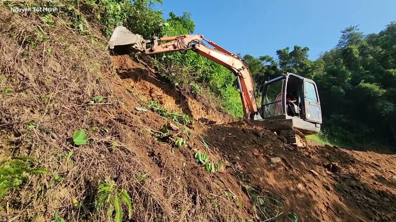 CAO TỐC LŨNG CÁNG vượt ĐỒI NGÔ Gặp ĐÁ TÓE KHÓI.Nguyễn Tất Mạnh