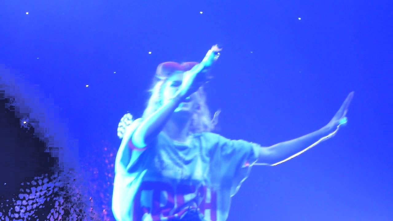 Grimes - World Princess Part II (HD) - O2 Academy Brixton - 10.03.16