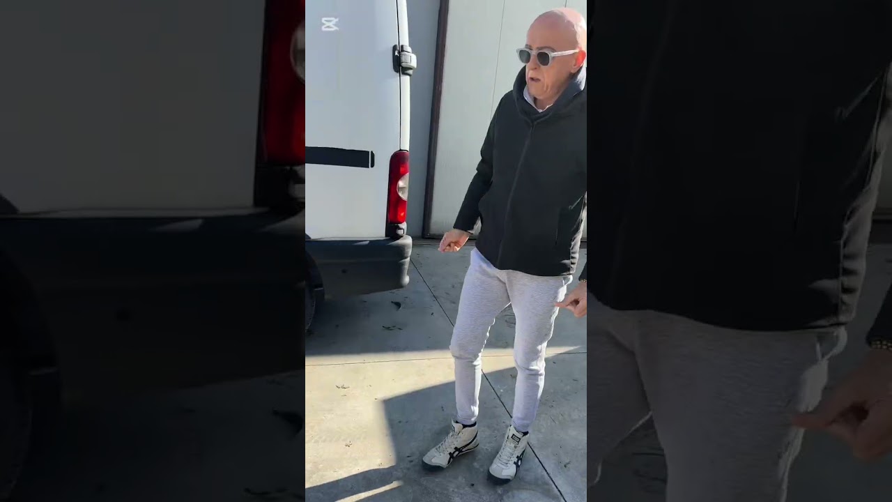 Con papino nel furgopesca 😂😂😂 #bassotto #dachshund #sausagedog #doxielife #familyfun