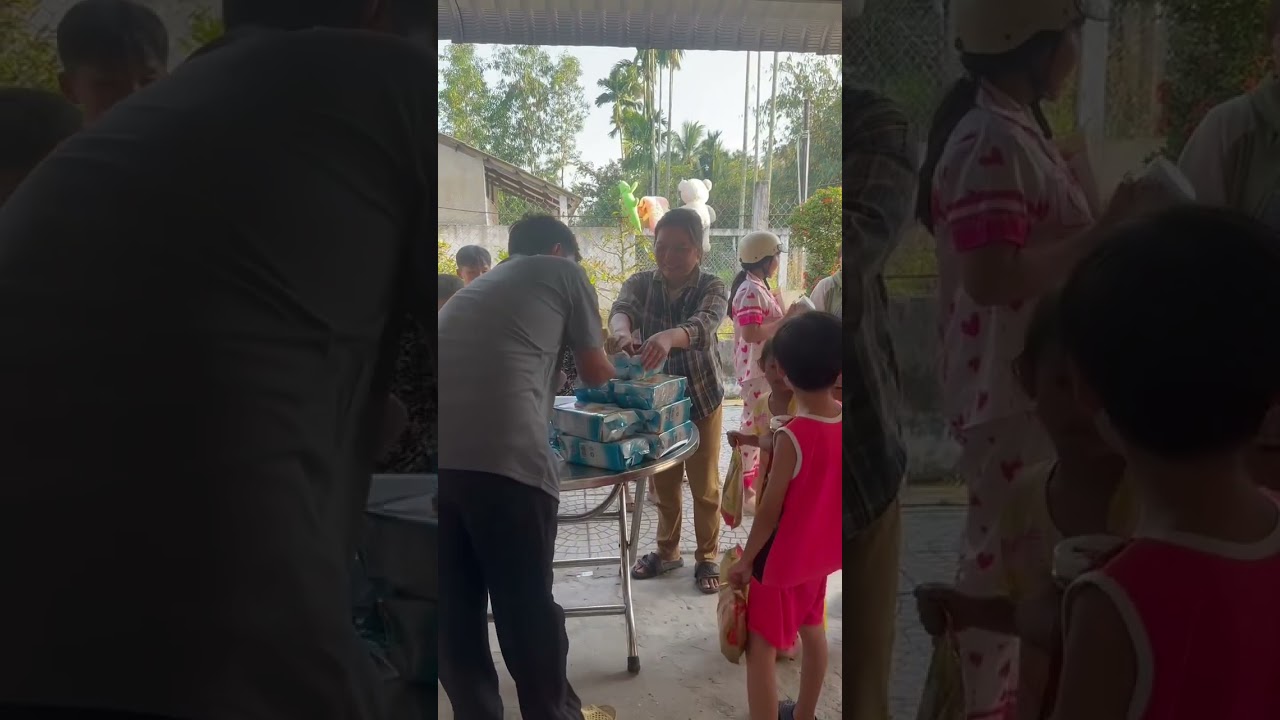 Thay mặt các cháu hai vợ chồng em cảm ơn Hai chị rất nhiều