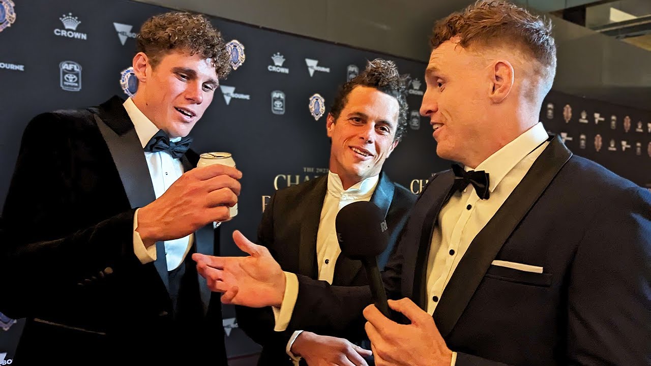 Brownlow Red Carpet with ROAMING ROBBO!