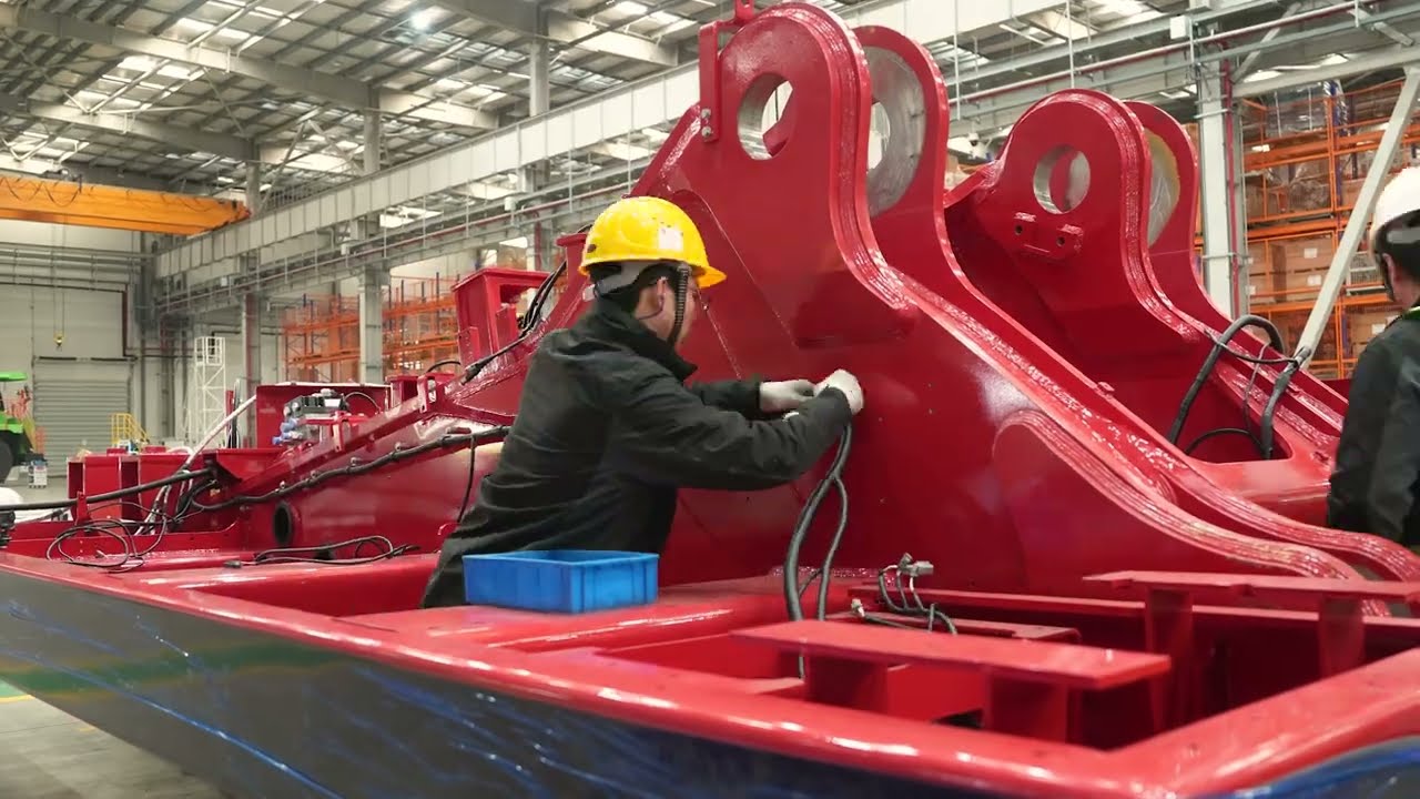 120-Ton Class LiuGong 9135F Super-Large Excavator Assembly
