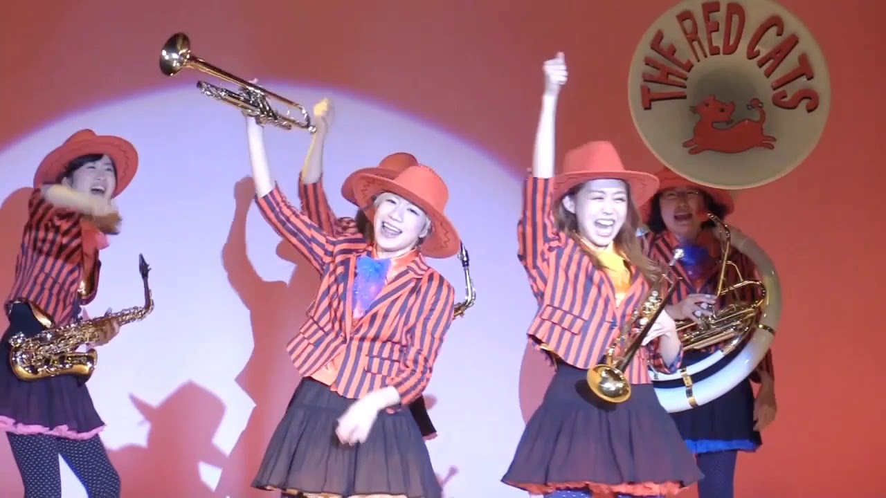 女子踊るブラスバンドTHE RED CATS／サンバ・ジ・ジャネイロ