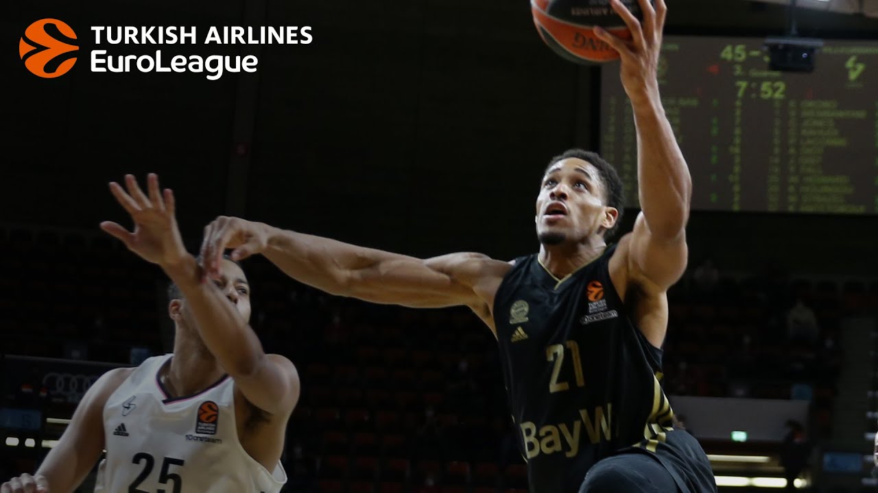 Rubit celebrates his 100th game with a double-double