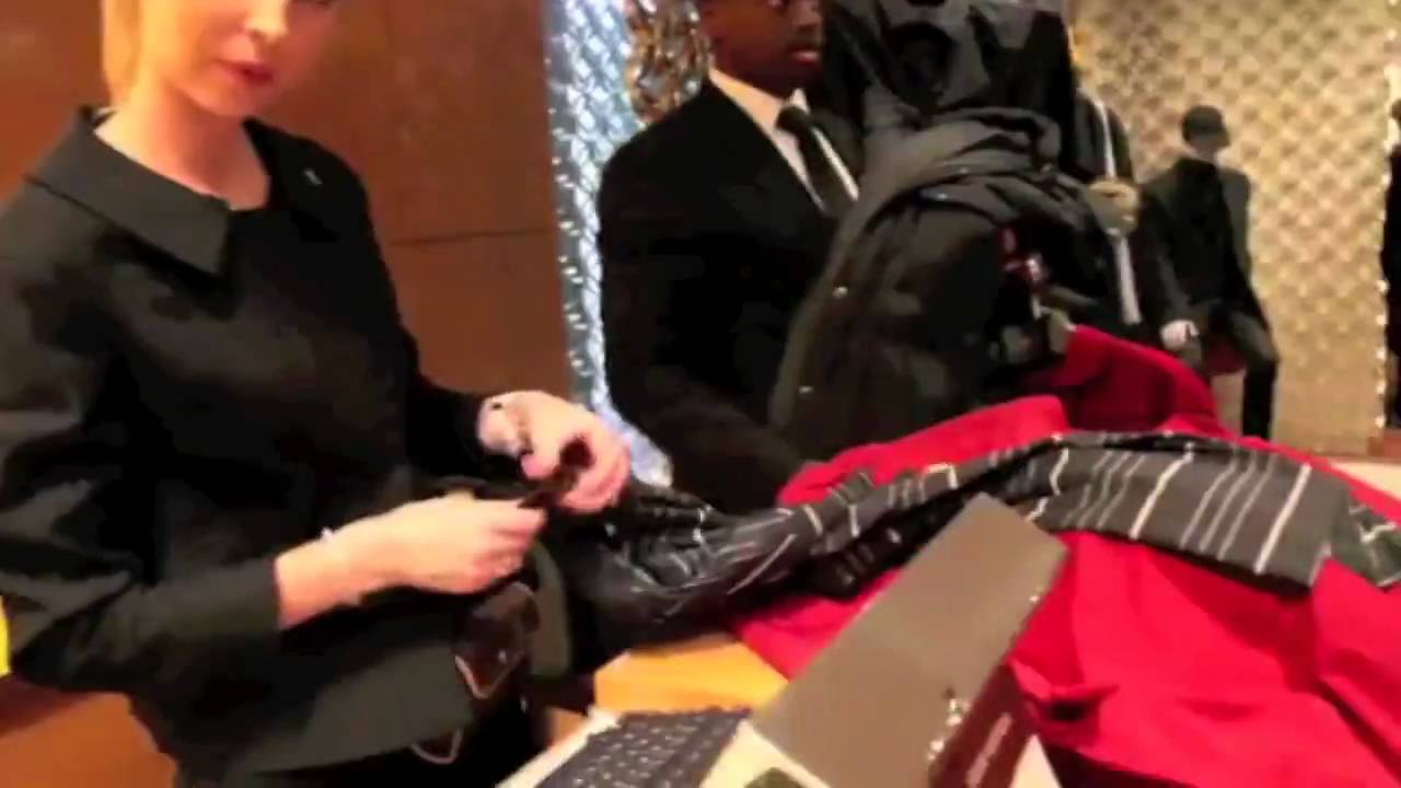 Birdman aka Baby of Cash Money Records spends nearly €60 000 on the Louis Vuitton store in Paris!