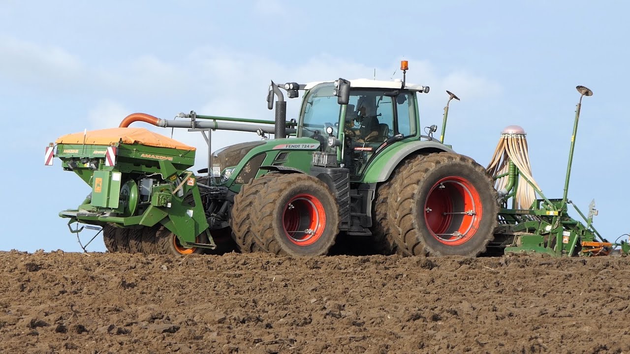 Fendt 724 Vario & Fendt 828 Vario in the field ploughing and seeding | Kuhn Vari-Mester 151 | Amazon