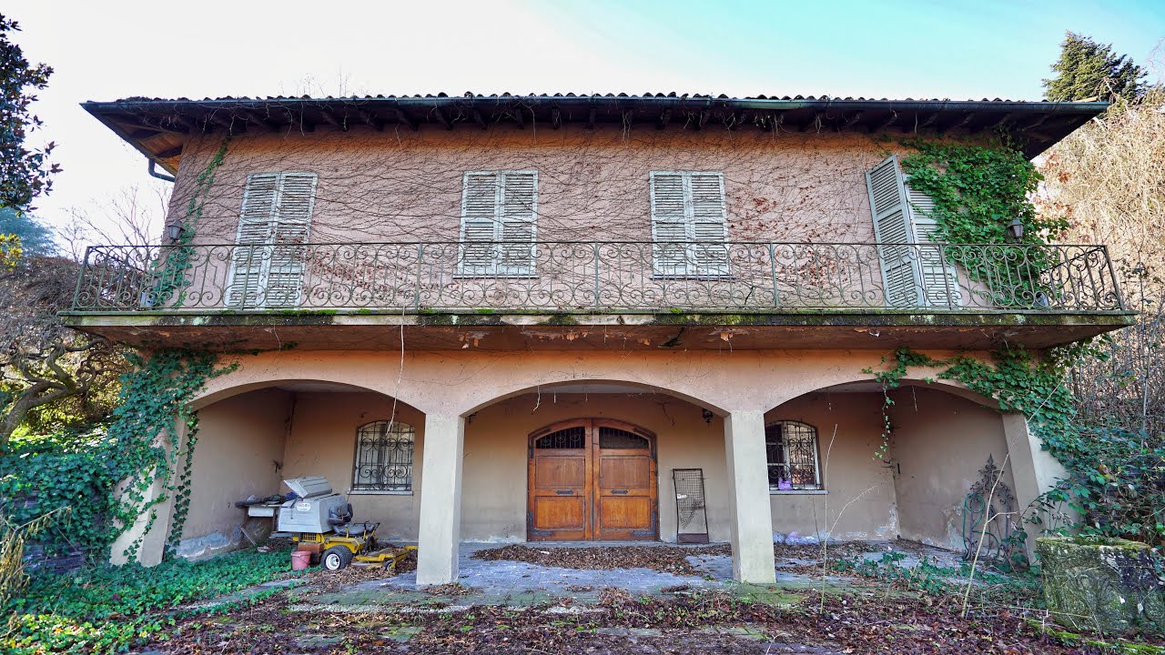 SUPRISE IN THE BASEMENT! Abandoned Mansion Italy