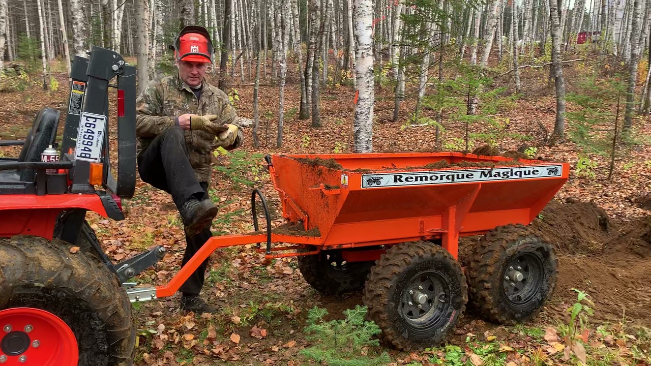 Remorque magique. Tracteur B3350 et pelle KX40