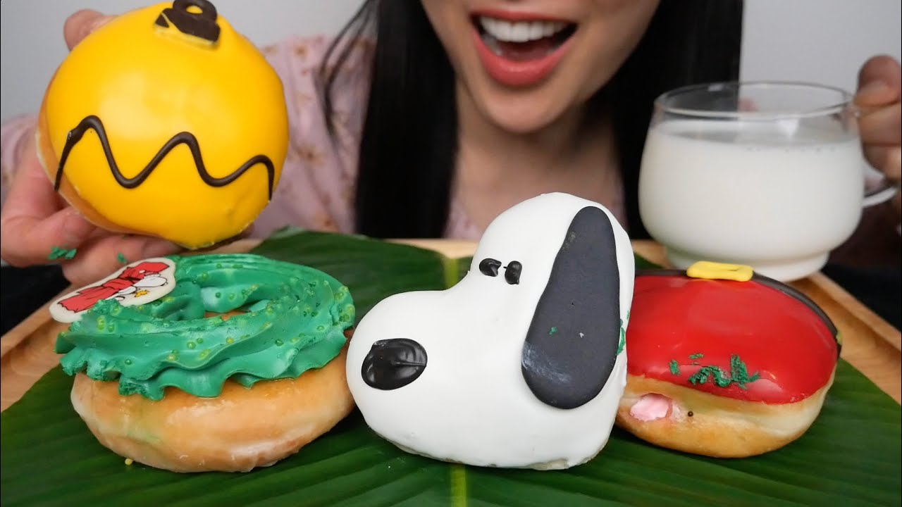 KRISPY KREME SNOOPY CHRISTMAS DONUTS (ASMR EATING SOUNDS) LIGHT WHISPERS | SAS-ASMR