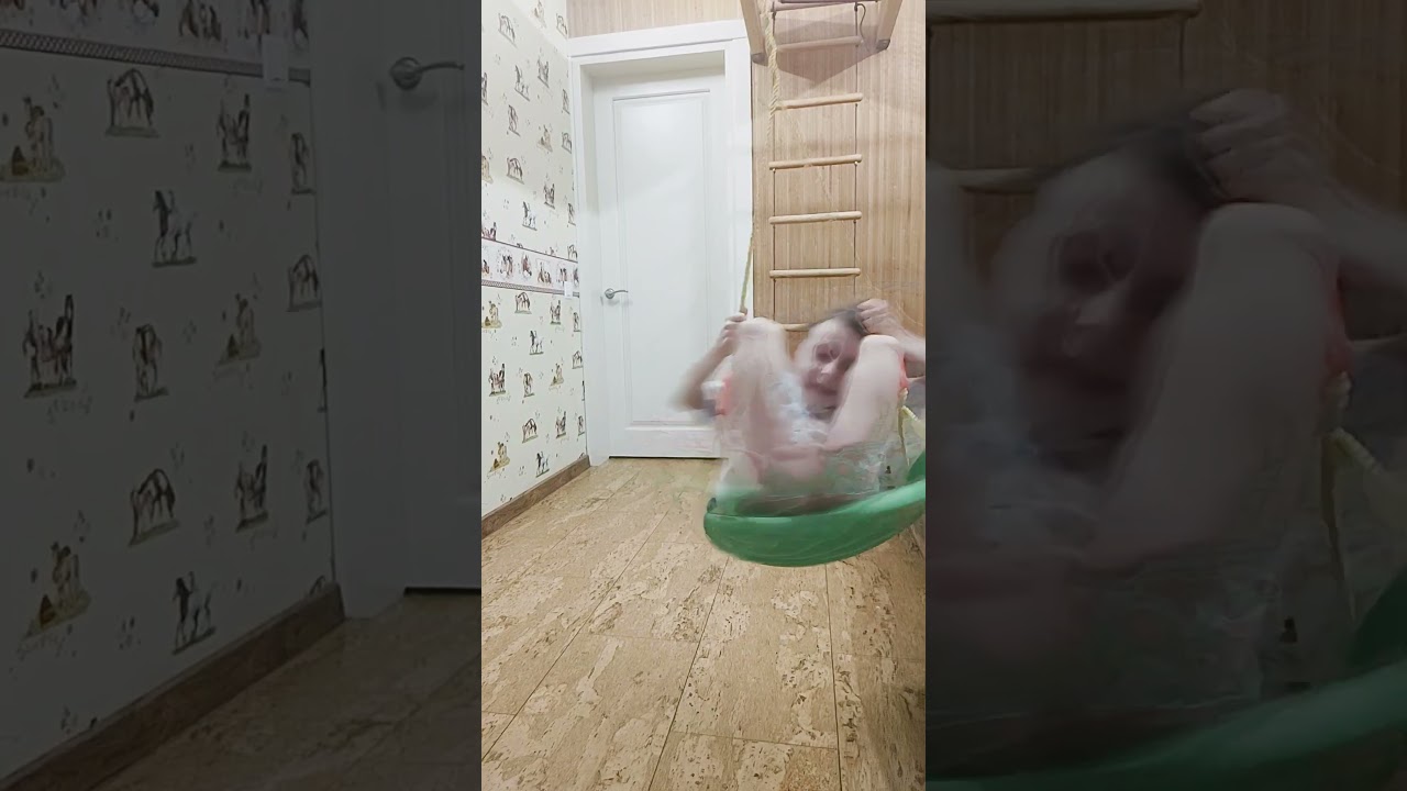 Крутимся на качеле 