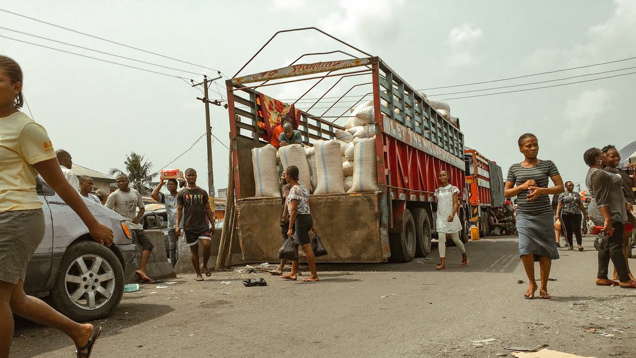 INSIDE ONE OF THE BIGGEST MARKETS IN PORT HARCOURT NIGERIA WEST AFRICA #biggestmarketinNigeria