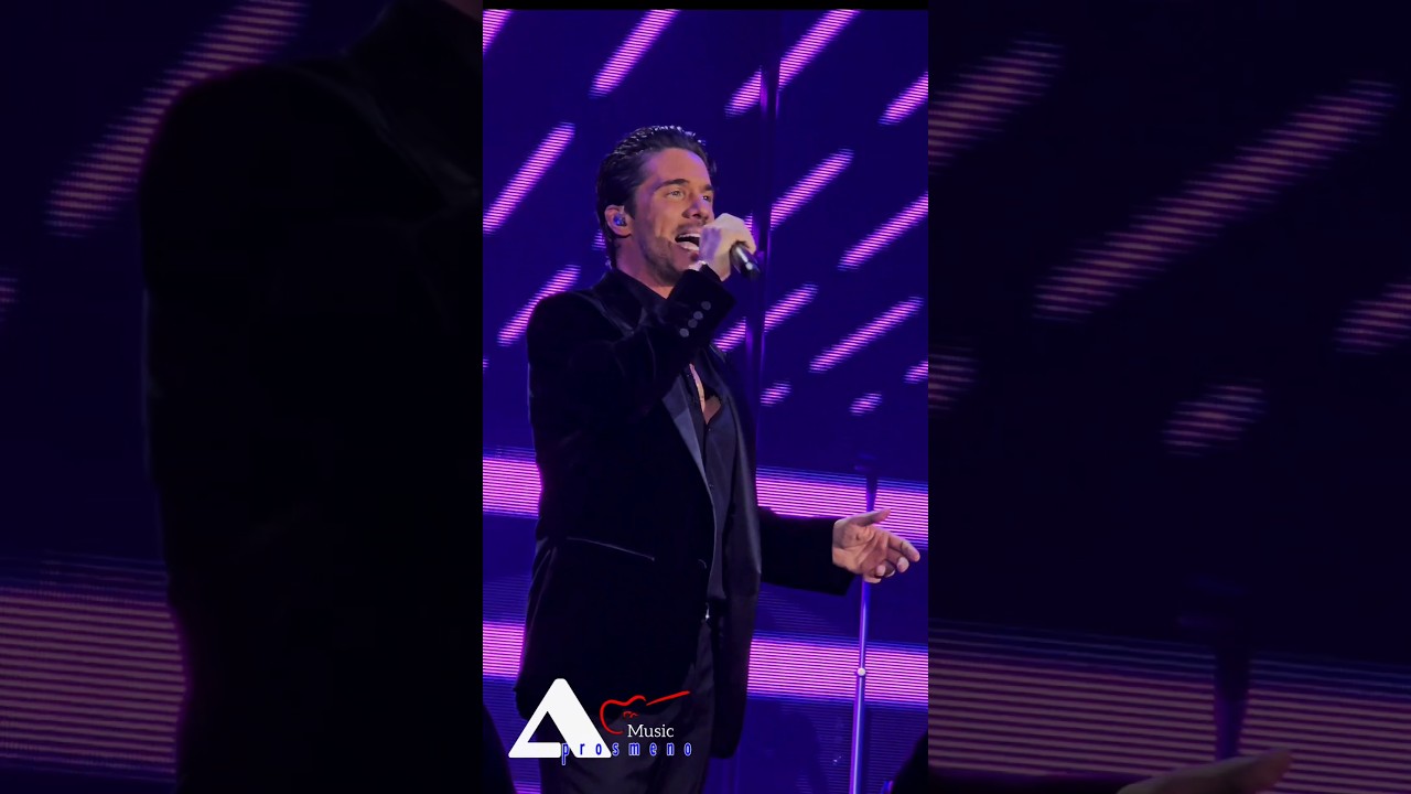 Νίκος Οικονομόπουλος - Μη Φύγεις Τώρα (Live)