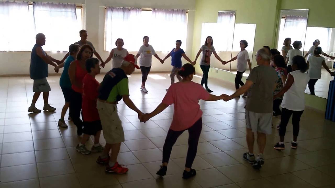 Dança Circular na Unidade de Atençaõ ao Idoso - UAI - prof. Roberto Monteiro