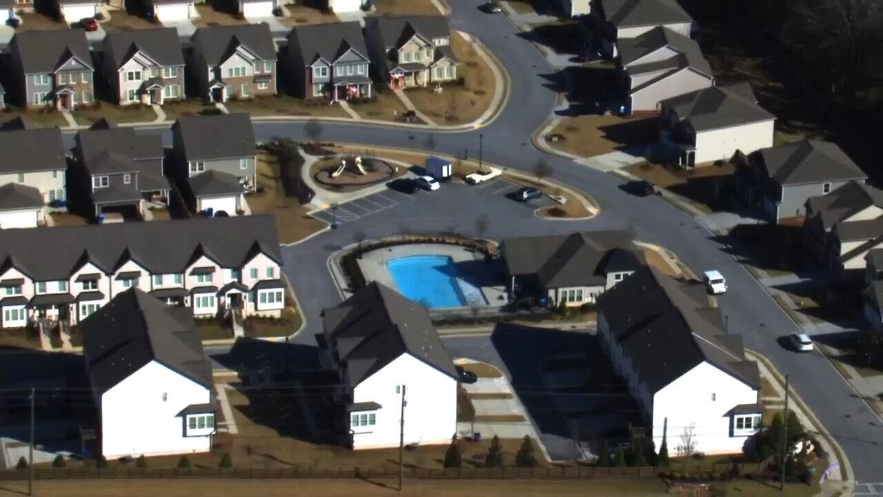 HOA fines $400K for issues like leaves on ground, homeowners say | WSB-TV