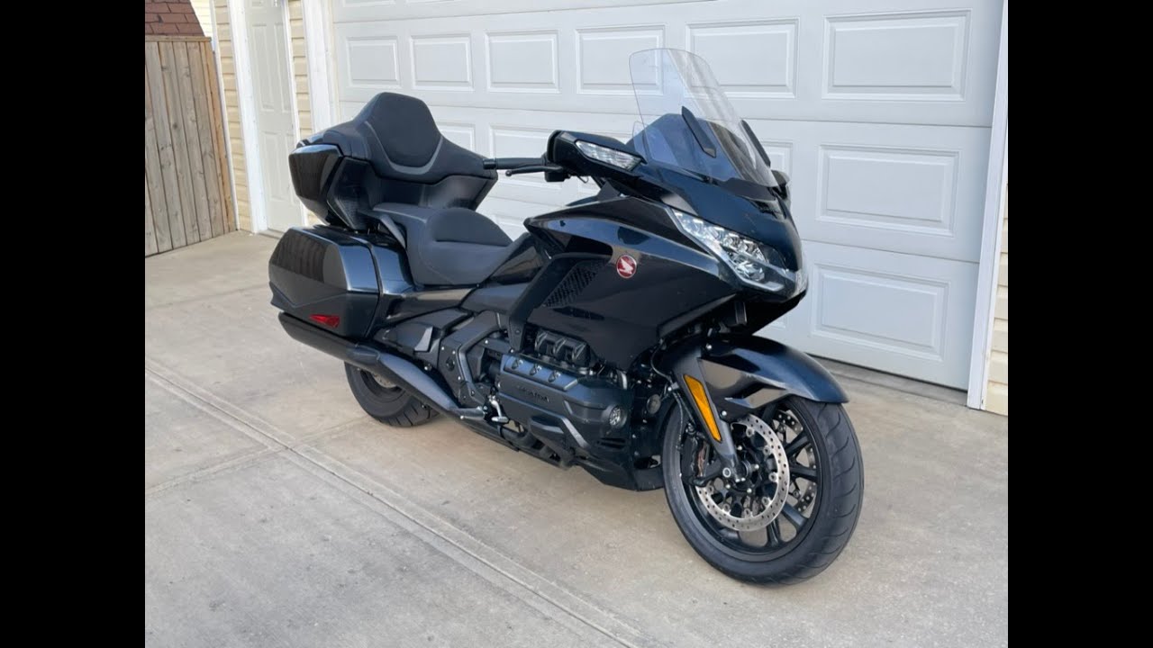 2022 Honda Goldwing Tour Gunmetal Metallic (manual).  Impressions after 2,000 km.