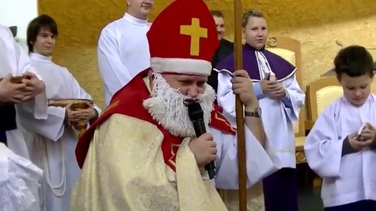 [KOLBE] Św. Mikołaj odwiedza dzieci w czasie ich mszy świętej.
