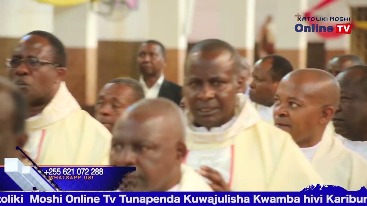 #TAZAMA ANDAMO LA #MAPADRE WA JIMBO LA MOSHI NA ASKOFU KUELEKEA KUADHIMISHA MISA TAKATIFU YA SHUKRAN