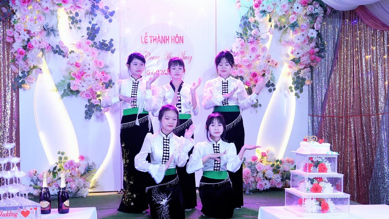 VƯƠNG VẤN CHỢ TÌNH - ĐỘI MÚA BAN NGÀY THỂ HIỆN TRONG LTH VĂN THOANG &  HỒNG NHUNG TẠI BẢN LY XÔM