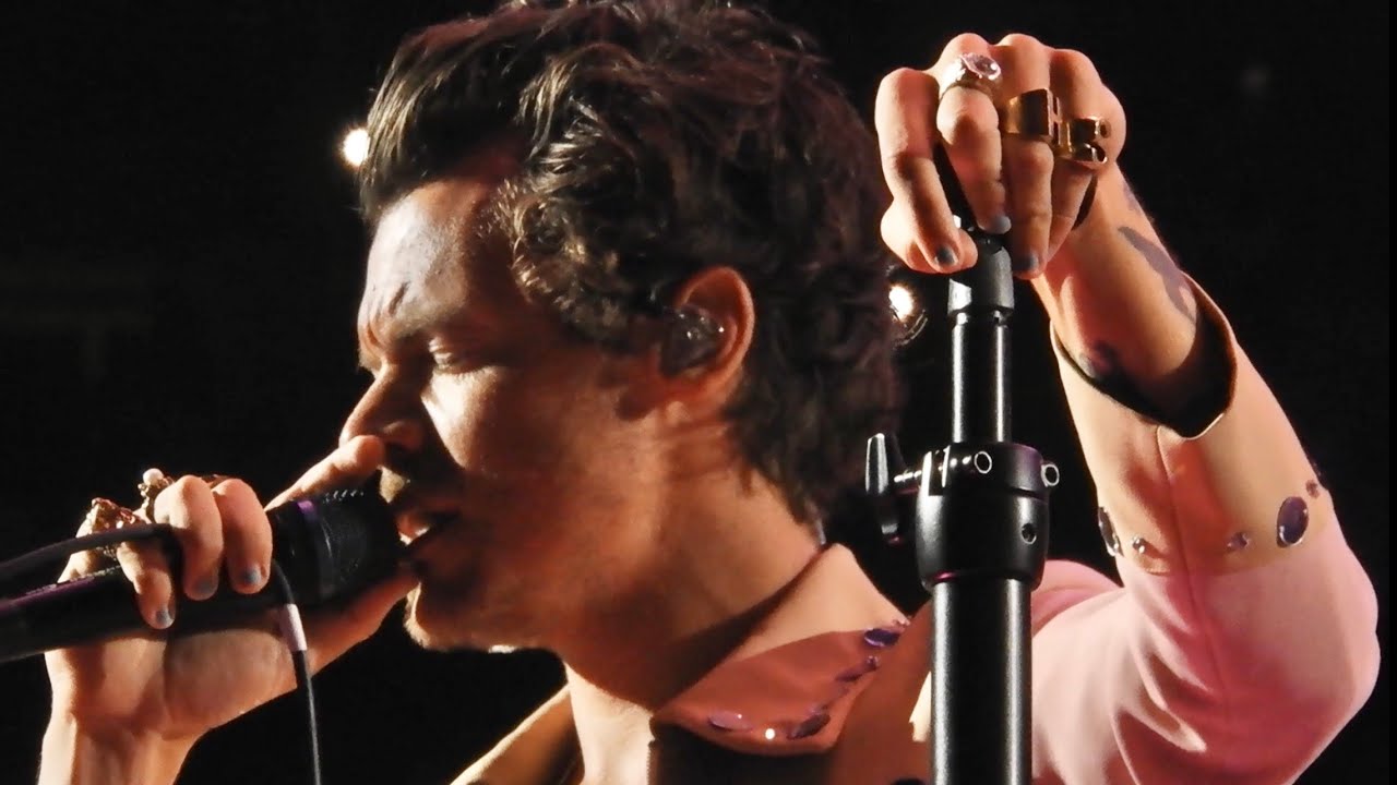 Harry Styles - “Little Freak” live in Toronto (16/08)