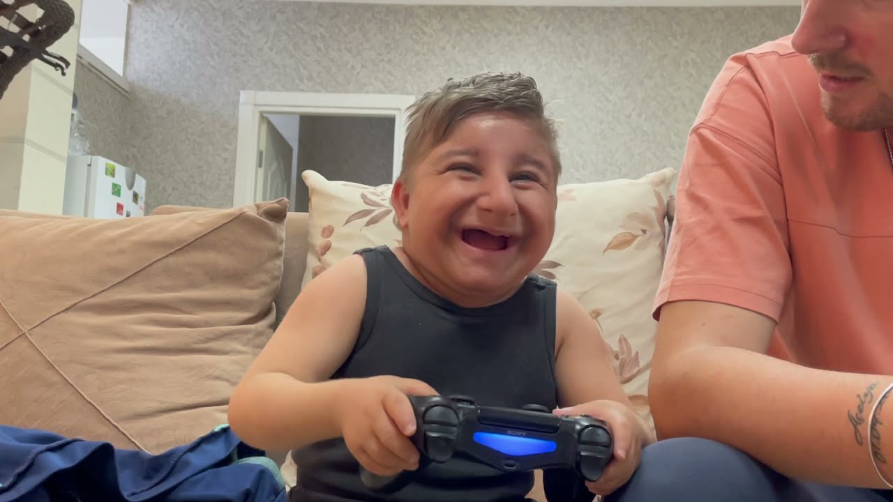BURAK REİS PLAYSTATION OYNUYOR ! ( MORALİ BOZUK OLAN İZLESİN GÜLME GARANTİLİ ) 🤣