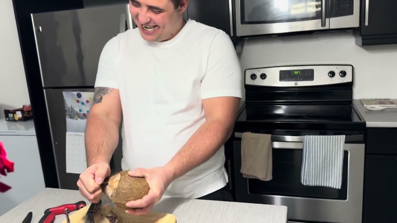 Как открыть кокос дома 🥥 Просто и без травм