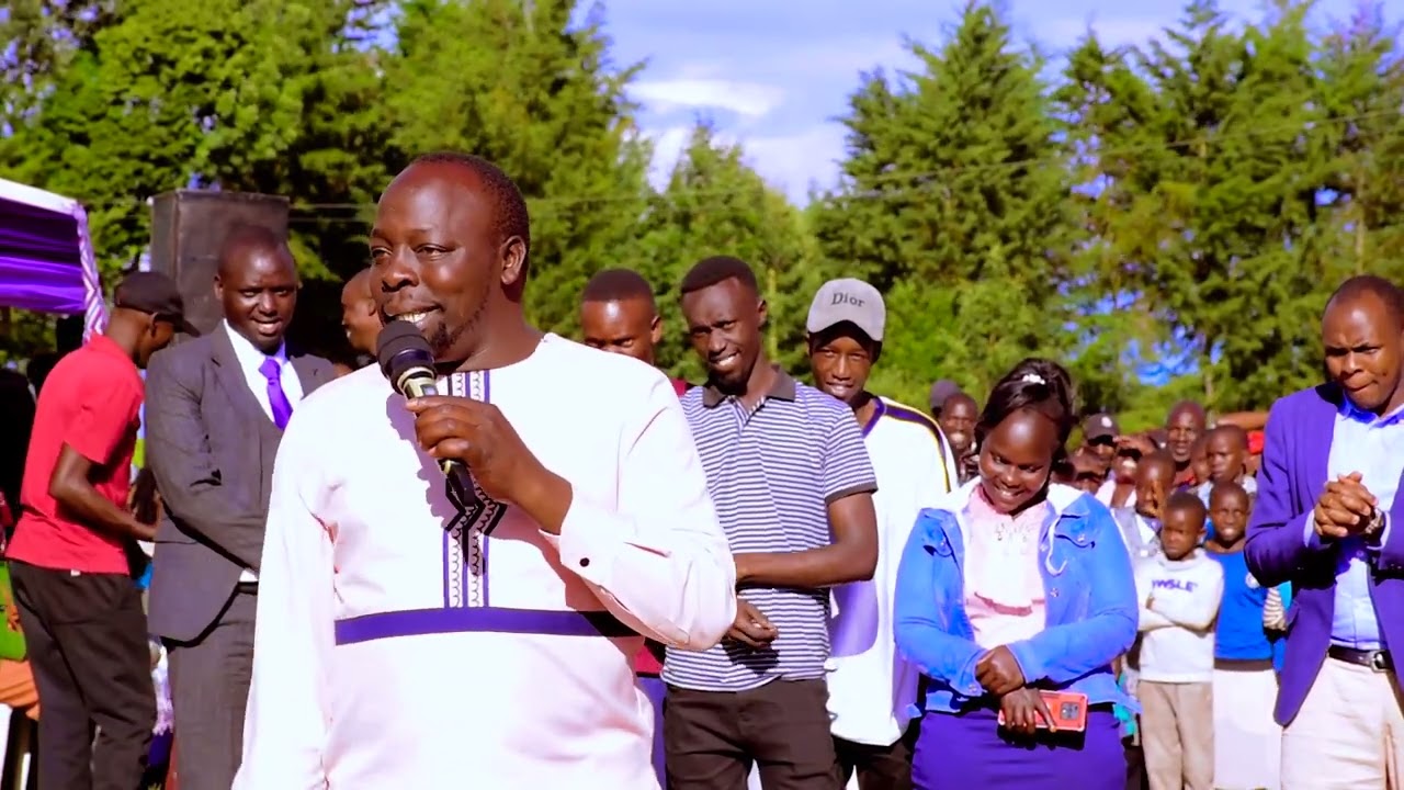 VUVUZELA THE COMEDIAN IMITATING GIDEON MOI
