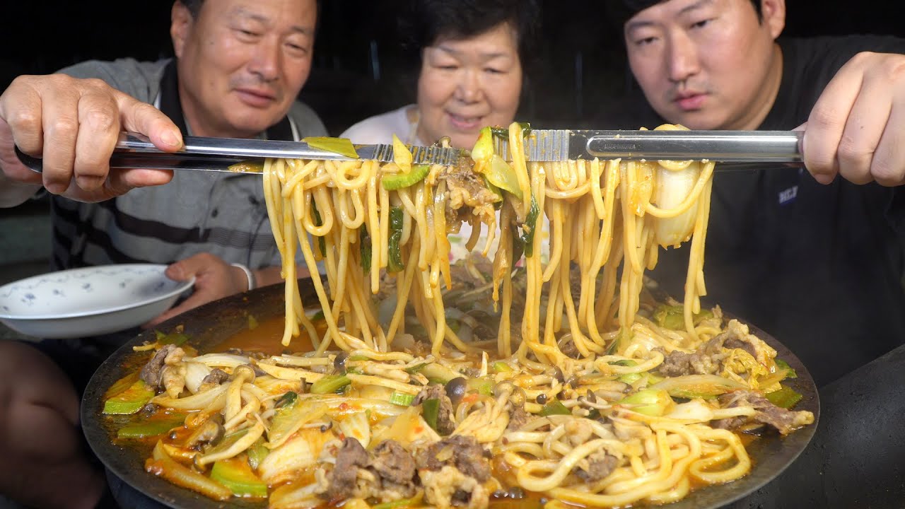 솥뚜껑에 야채 가득 넣은 차돌박이 짬뽕!! (Jjamppong with Beef brisket) 요리&먹방!! - Mukbang eating show