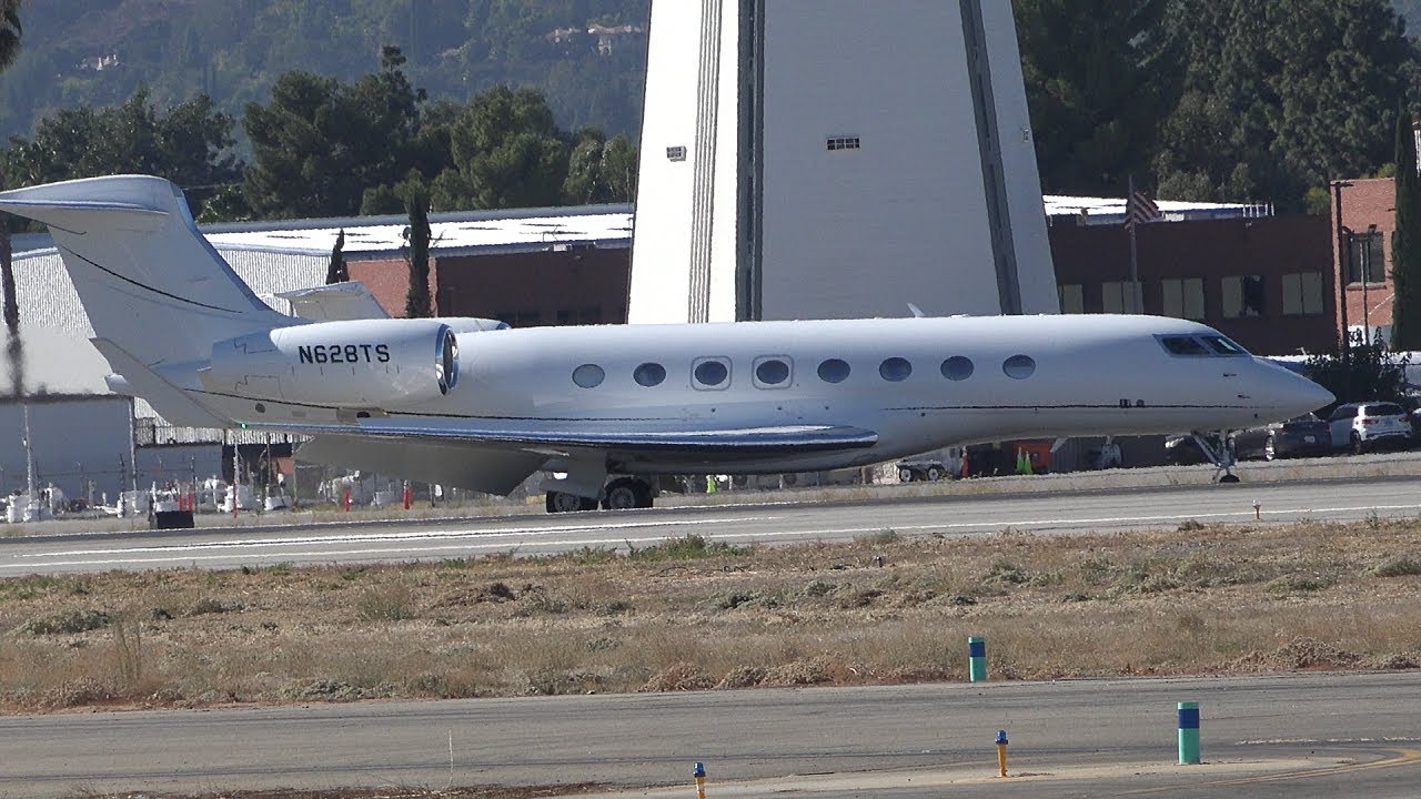 Elon Musk's Gulfstream G650ER [N628TS] landing at Van Nuys Airport (VNY)
