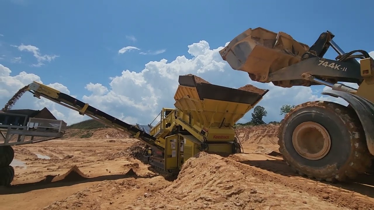 keestrack k5 being fed with loader