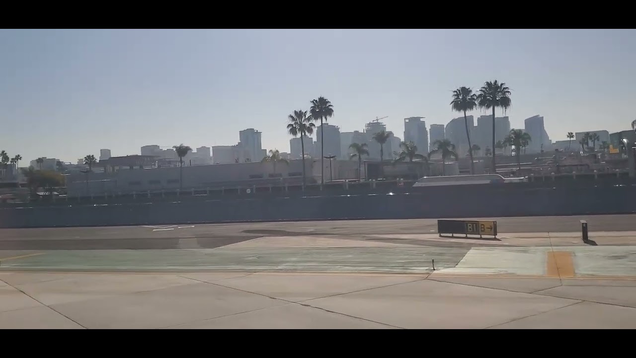 Alaska Skywest EMB-175  San Diego take off 