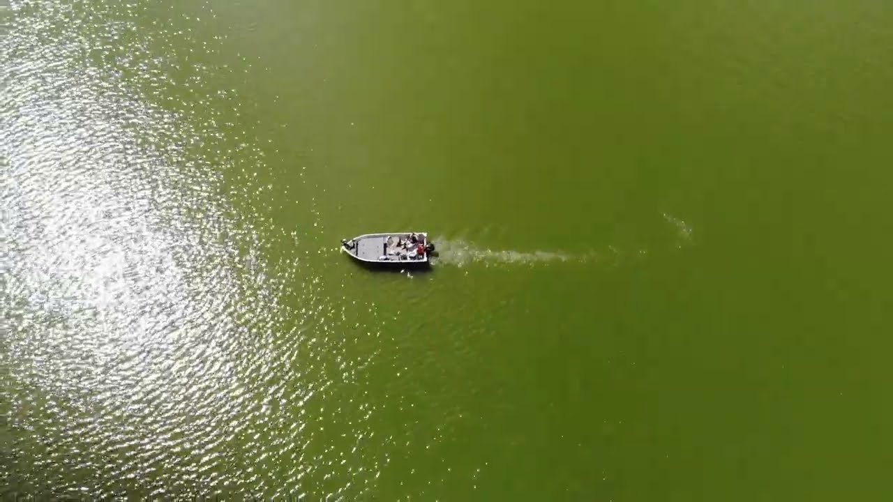 A Different Filming approach to a Relaxing Boat Ride at a Popular Lake in Nebraska