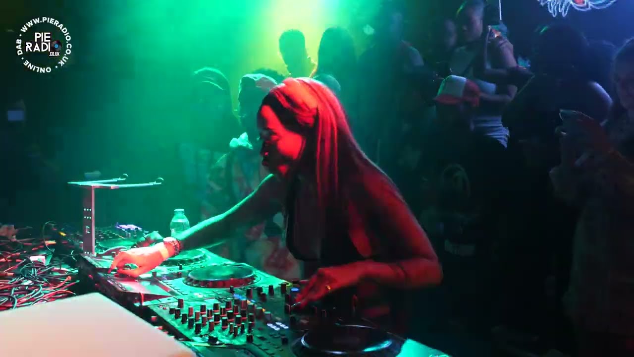 Uncle Waffles Live Amapiano DJ Mix || Premiere's Songs From Red Dragon EP 🤩💃 || Pie Radio