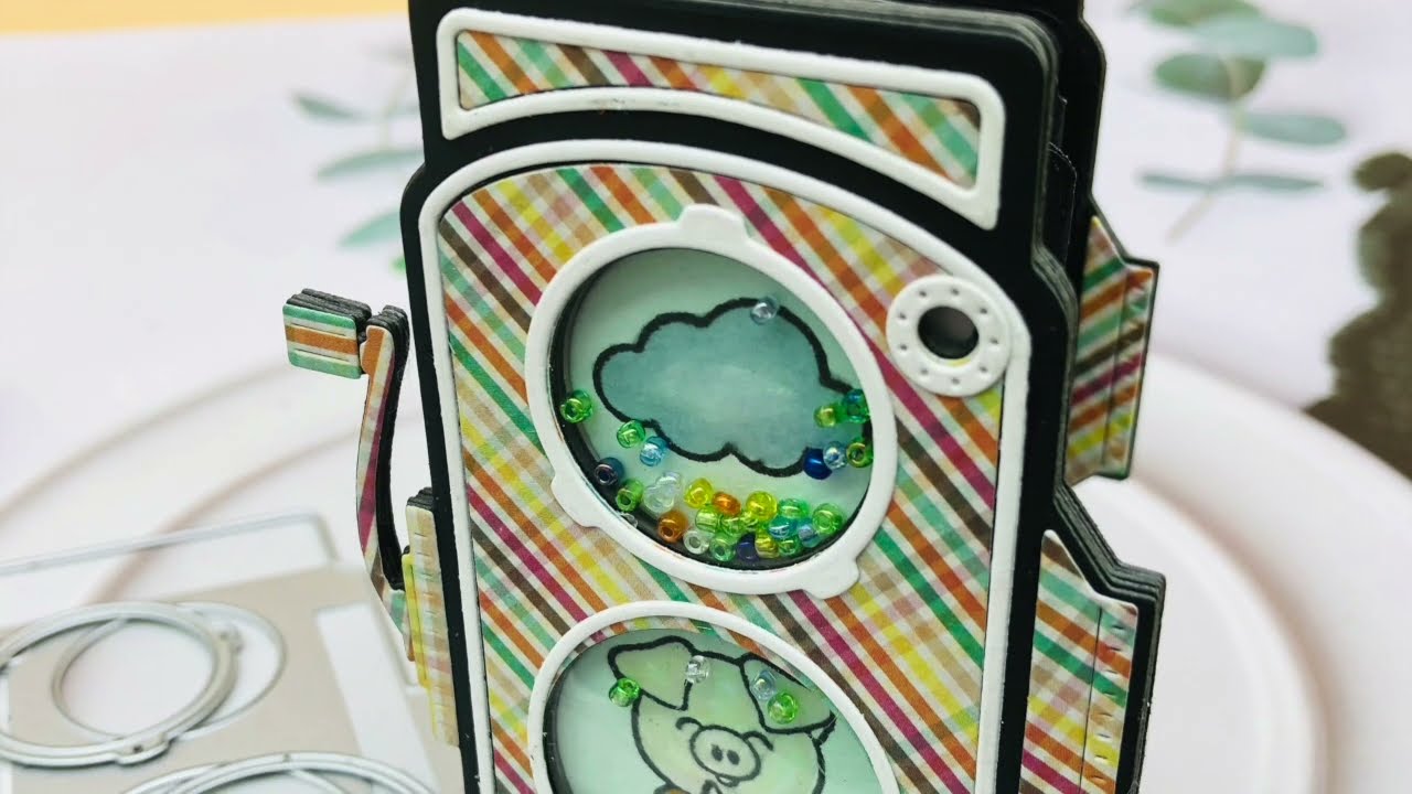 Use Vintage Camera Die Cut to DIY a Special Mini Album