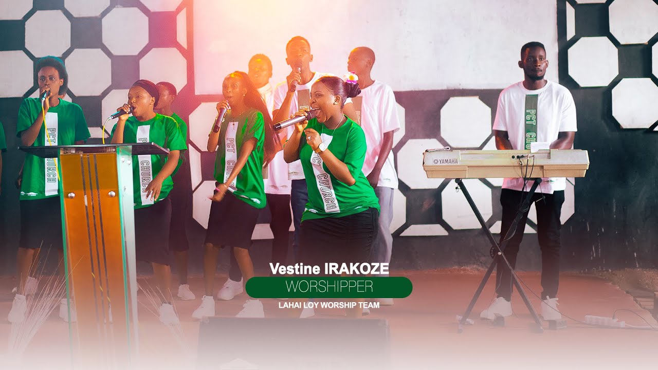 GUHIMBAZA IMANA MUKUYISHIMA KO YATUZIGAMYE UMWAKA WA 2025 (Vestine IRAKOZE Worshiper) live at Church