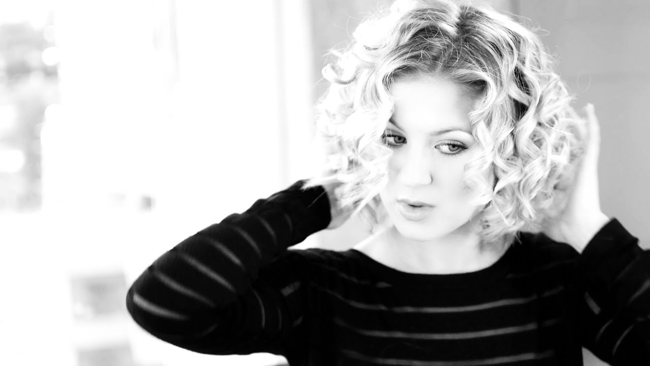How To - Sexy Hair Tutorial For Short Hair | Milabu