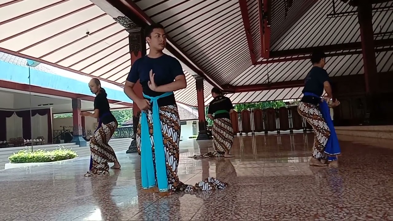 Tari Srimpi Gandakusuma | Tari Klasik Gaya Surakarta Putri | ISI Surakarta - Mochamad Hendrawan