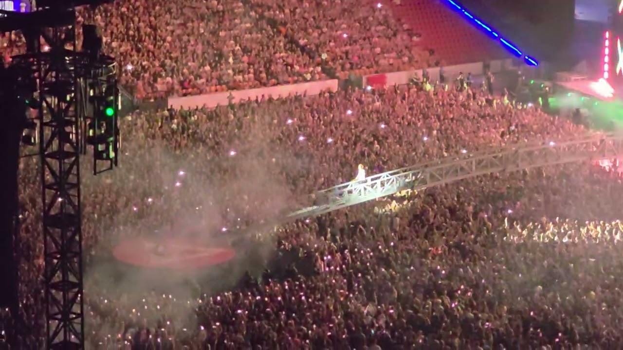 Ed sheeran at suncorp stadium 🏟 