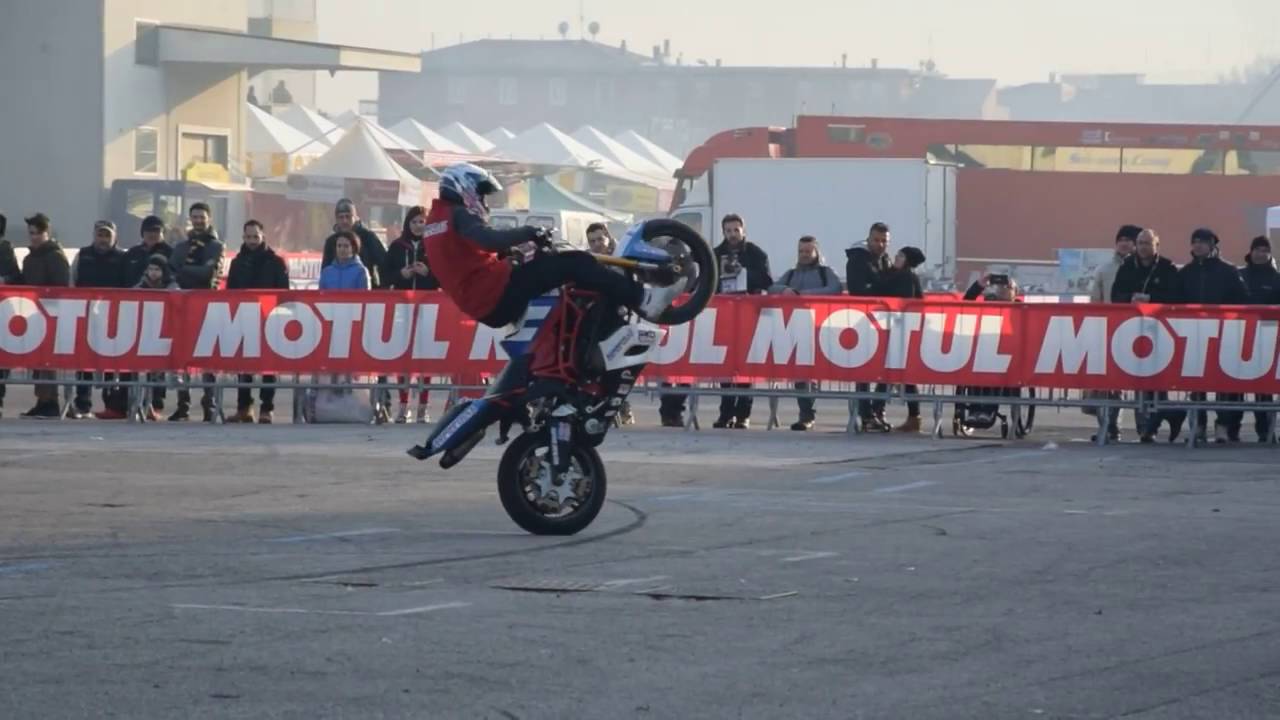 Motor Bike Expo Verona 2016 - Esibizione stuntman moto